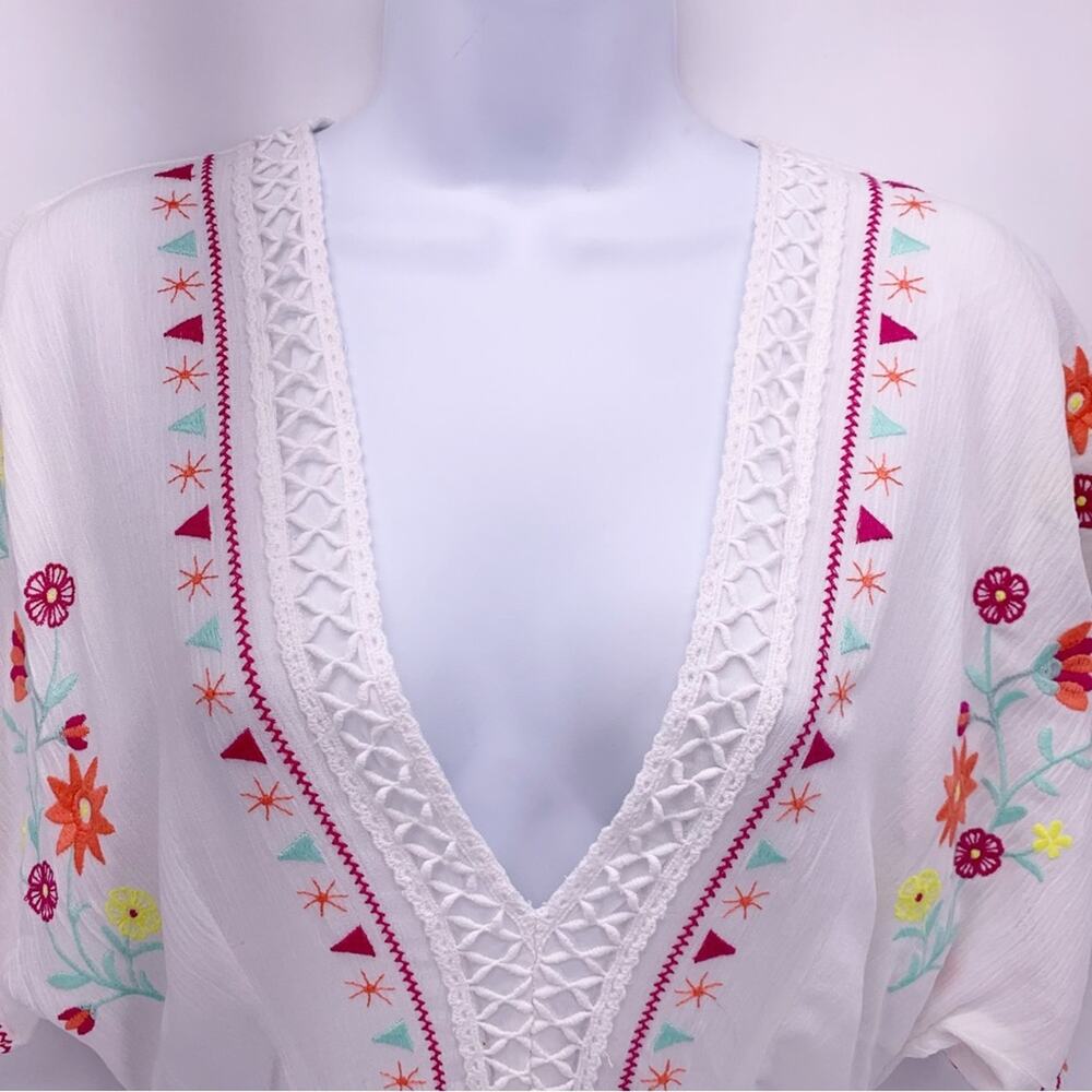 Jun & Ivy White Floral Embroidered Shorts Romper Size S - Picture 2 of 8